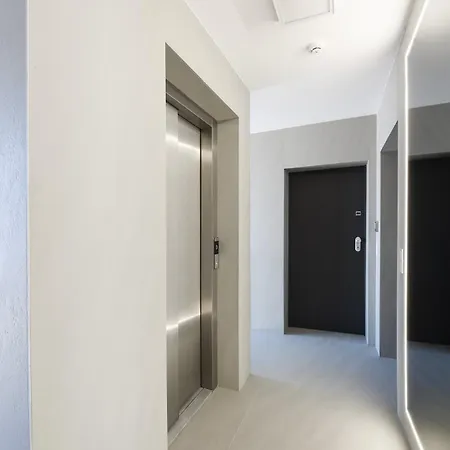 Fux Luxury Rooftop Terrace Jacuzzi & Bbq *