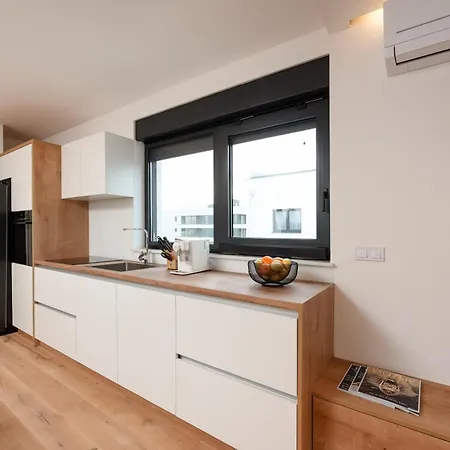 Fux Luxury Rooftop Terrace Jacuzzi & Bbq Zara