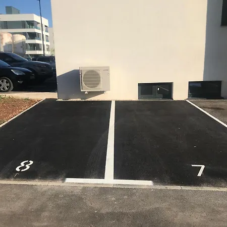 Fux Luxury Rooftop Terrace Jacuzzi & Bbq Zara