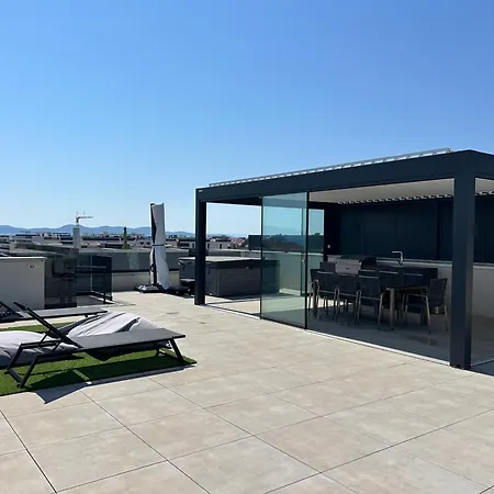 Fux Luxury Rooftop Terrace Jacuzzi & Bbq Apartamento