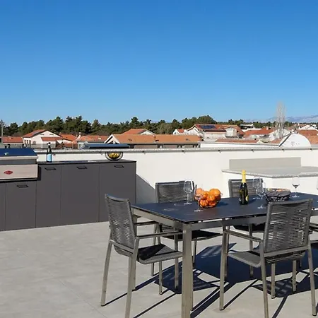 Daire Fux Luxury Rooftop Terrace Jacuzzi & Bbq Zadar