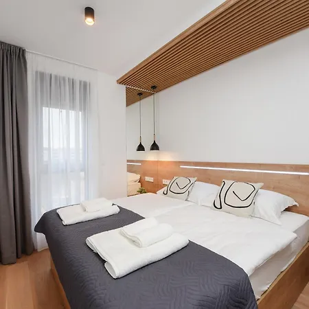 Fux Luxury Rooftop Terrace Jacuzzi & Bbq