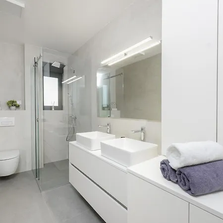 Fux Luxury Rooftop Terrace Jacuzzi & Bbq *