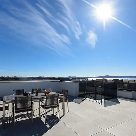 Fux Luxury Rooftop Terrace Jacuzzi & Bbq Appartement