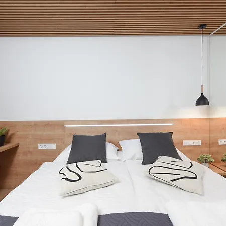 Apartment Fux Luxury Rooftop Terrace Jacuzzi & Bbq *