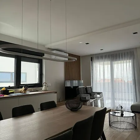 Apartment Fux Luxury Rooftop Terrace Jacuzzi & Bbq *