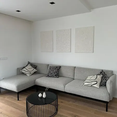 Appartement Fux Luxury Rooftop Terrace Jacuzzi & Bbq