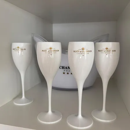 Fux Luxury Rooftop Terrace Jacuzzi & Bbq Апартаменты