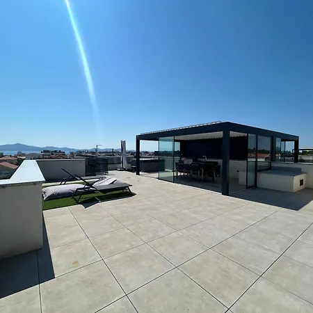 Fux Luxury Rooftop Terrace Jacuzzi & Bbq Appartement *