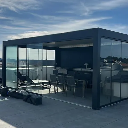 Fux Luxury Rooftop Terrace Jacuzzi & Bbq *