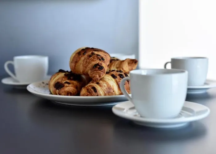 Апартаменты Fux Luxury Rooftop Terrace Jacuzzi & Bbq