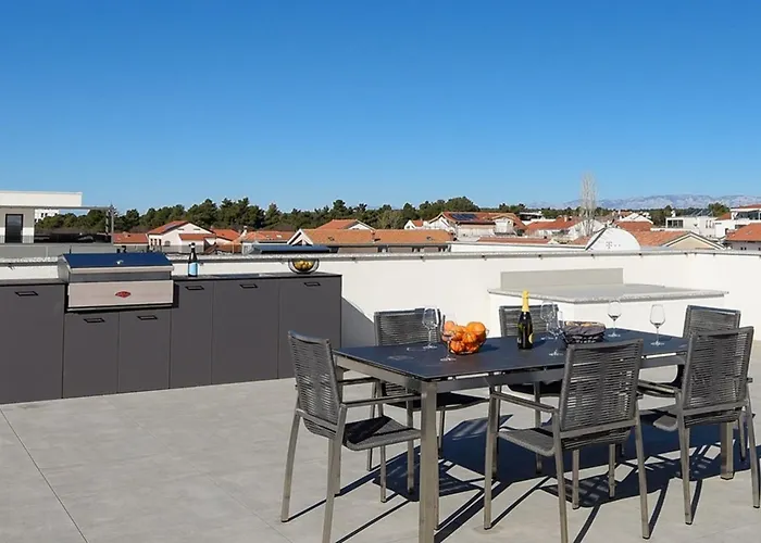 شقة Fux Luxury Rooftop Terrace Jacuzzi & Bbq زادار