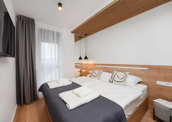 Fux Luxury Rooftop Terrace Jacuzzi & Bbq