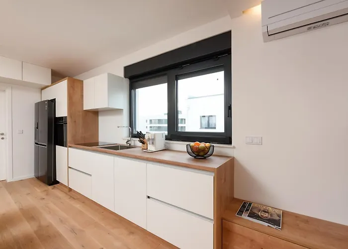 Fux Luxury Rooftop Terrace Jacuzzi & Bbq زادار