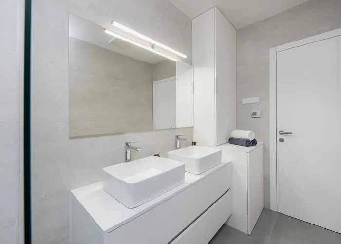 Fux Luxury Rooftop Terrace Jacuzzi & Bbq