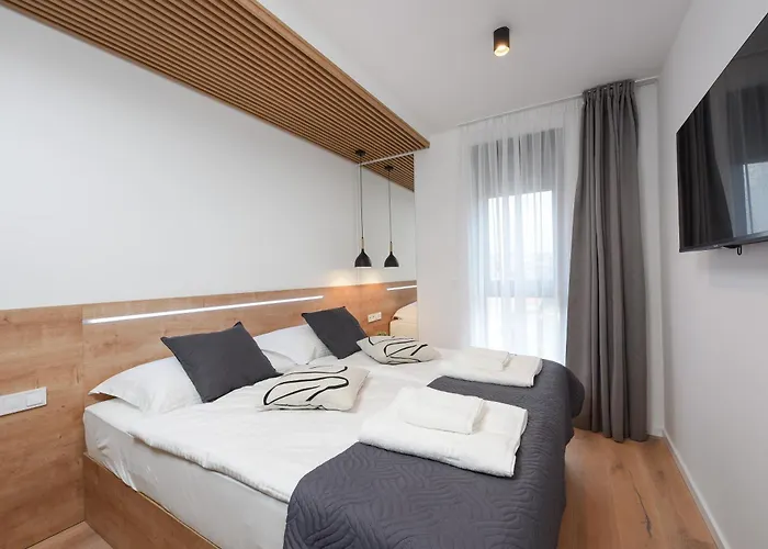 Fux Luxury Rooftop Terrace Jacuzzi & Bbq شقة زادار