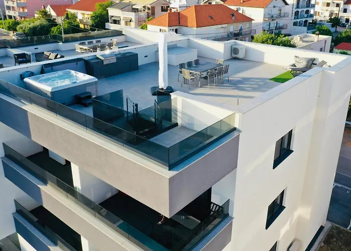 Fux Luxury Rooftop Terrace Jacuzzi & Bbq شقة *