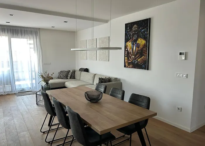 Апартаменты Fux Luxury Rooftop Terrace Jacuzzi & Bbq